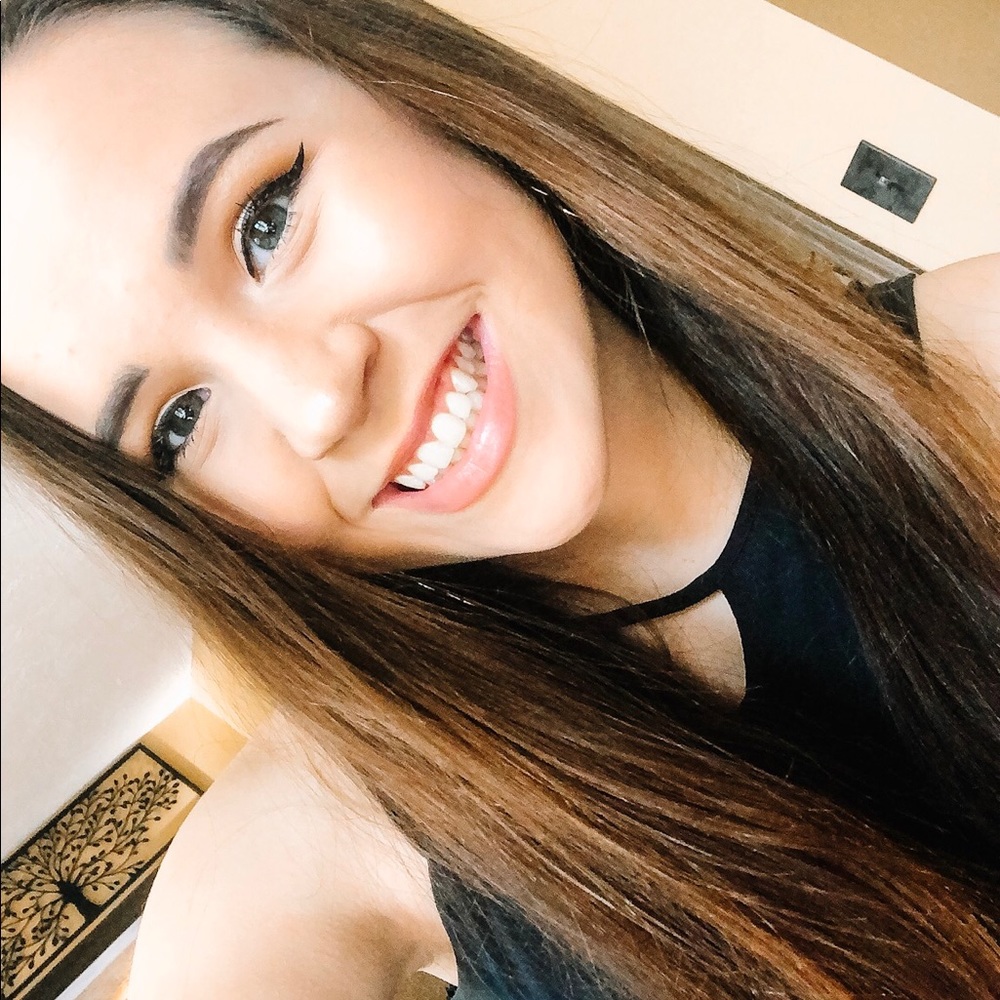 Meet your Posher, Kaylie grace